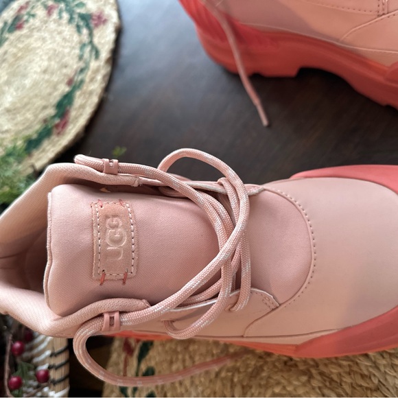 Ugg Neumel X women’s 10 NWOT - Picture 2 of 3